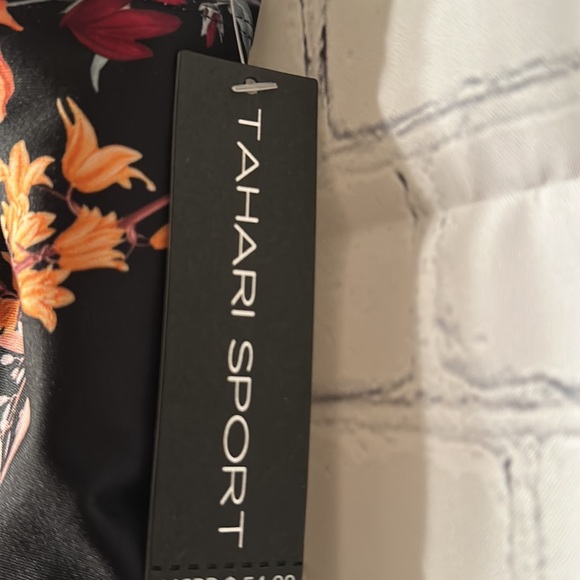NWT!. Tahari Sport Plus 3x. Floral legging print biker shorts. Side pockets - Picture 8 of 9